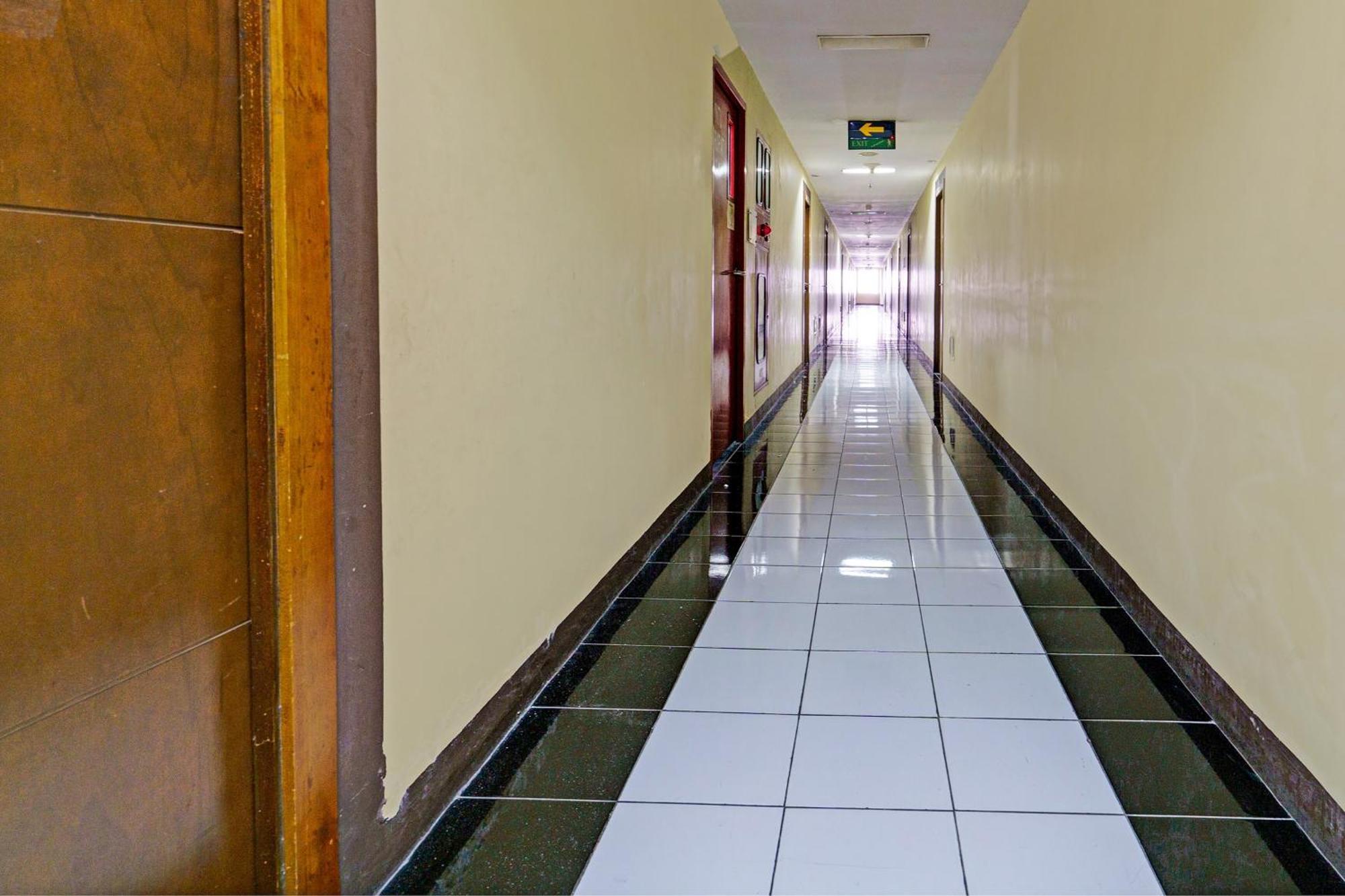 Oyo Life 93170 Apartement Gateway Cicadas By Mr Pro Bandung Ngoại thất bức ảnh