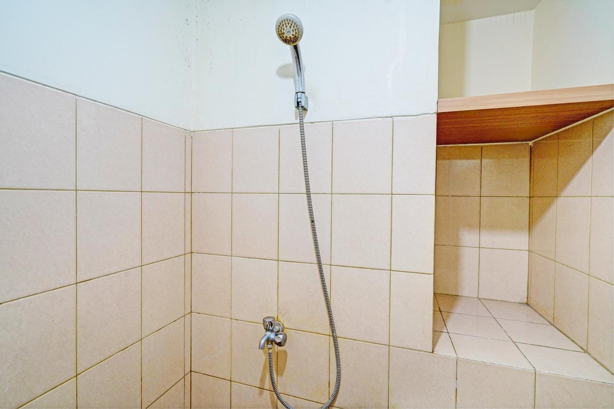 Oyo Life 93170 Apartement Gateway Cicadas By Mr Pro Bandung Ngoại thất bức ảnh